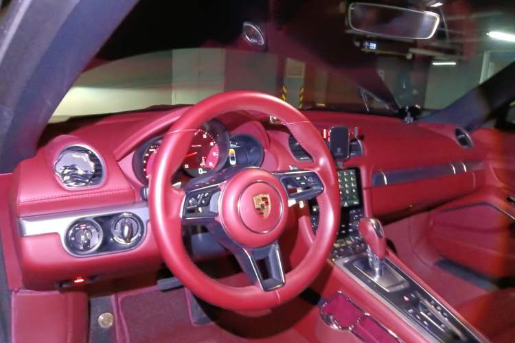 Used Porsche 718 2019 Boxster T 2.0T Center Console