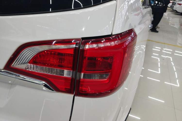 Used Baojun 730 2016 1.5L Manual Comfort Version 7 Seats China V Emission Standard Right Rear Taillight