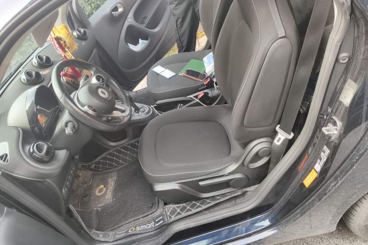 Used smart fortwo 2017 Model 1.0L 52 kW Melody Blue Special Edition China V Standard
