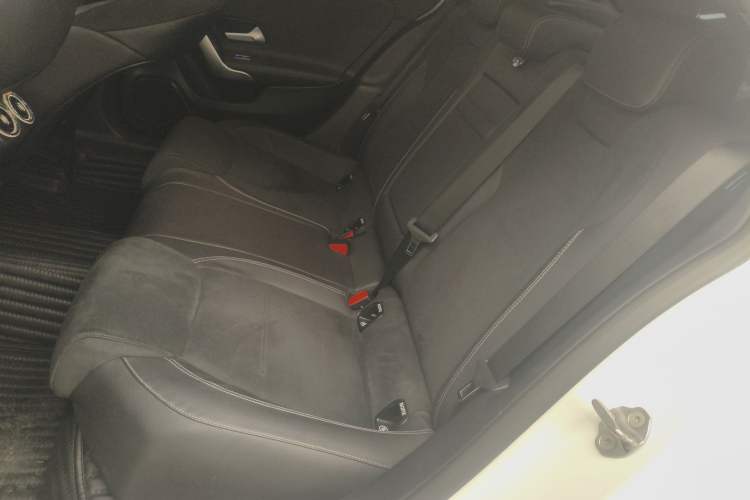 Used Mercedes-Benz A-Class 2022 Revised Version A 200 L Sport Sedan Fashionable Style Left Rear Seat