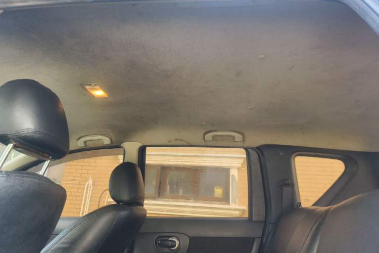 Used Nissan Livina 2010 Jingyue Edition 1.6L Manual All-Around Model
