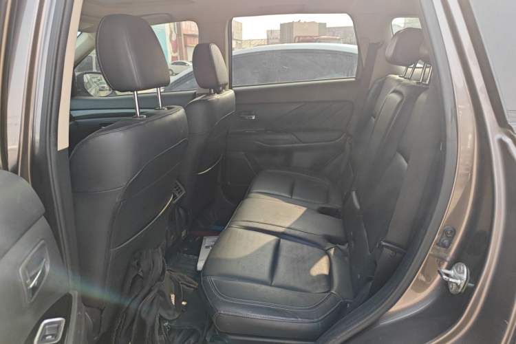 Used Mitsubishi Outlander 2019 2.0L Two-Wheel Drive Comfort Edition 5 Seats China V Standard
