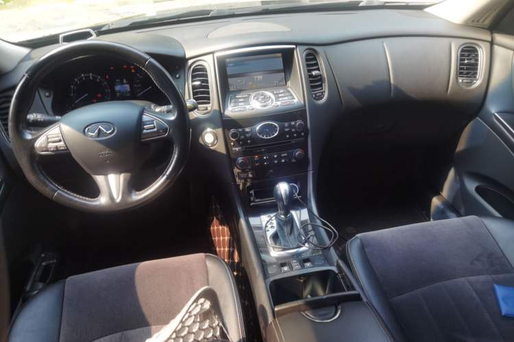 Used Infiniti QX50 2015 2.5L Comfort Edition
