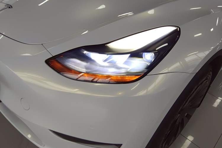 Used Tesla Model Y 2021 Standard Range Rear-Wheel Drive Version Left Front Headlight