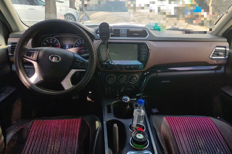 Used Great Wall Wingle 6 2017 2.4L Gasoline Two-Wheel Drive Elite Version 4G69 Center Console