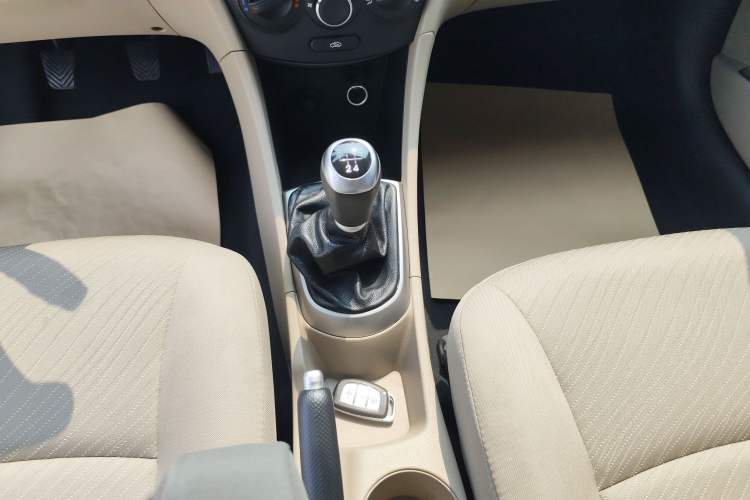 Used Hyundai Verna (older generation) 2014 1.4L Manual Top-Tier Model TOP