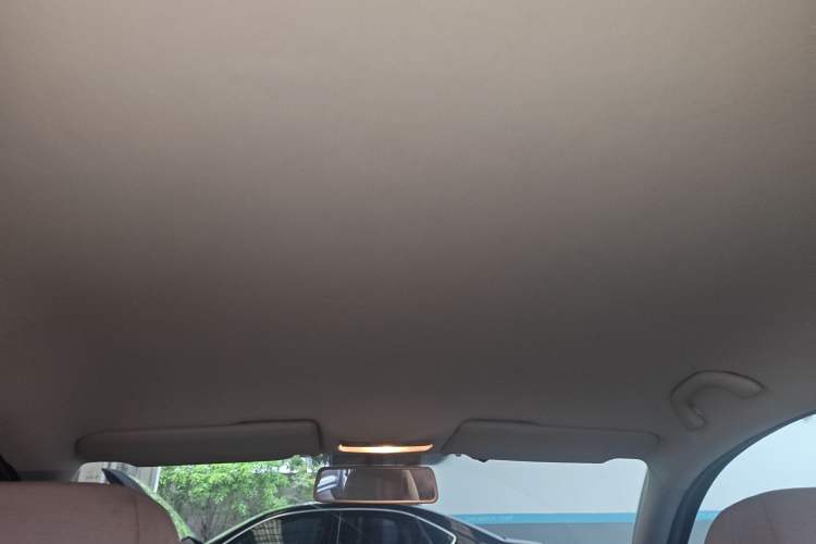 Used Volkswagen Bora 2013 1.6L Manual Fashion Edition Headliner