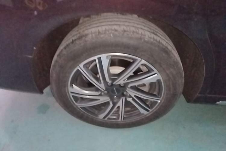 Used SAIC MAXUS G90 2022 2.0T Xingyun Seven-Seater Version Right Rear Wheel Hub