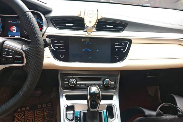 Used Geely Auto Emgrand 2018 1.5L CVT Luxury Model Audio And AC Panel