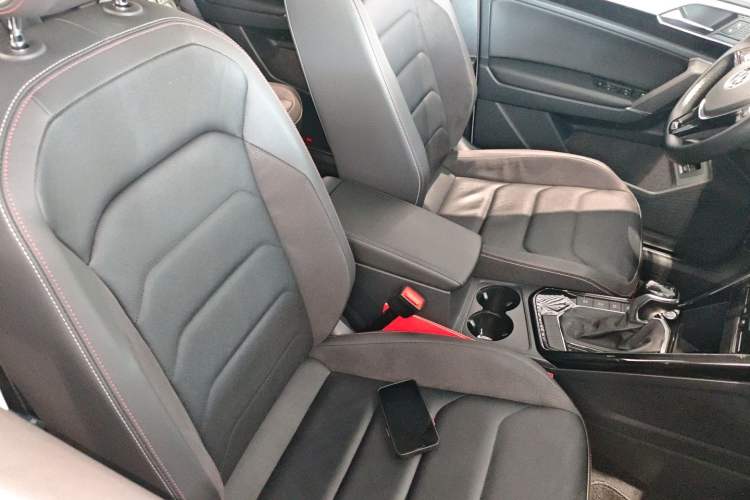 Used Volkswagen Tayron 2021 330TSI Two-Wheel-Drive 3rd Anniversary Limited Edition Right Front Seat