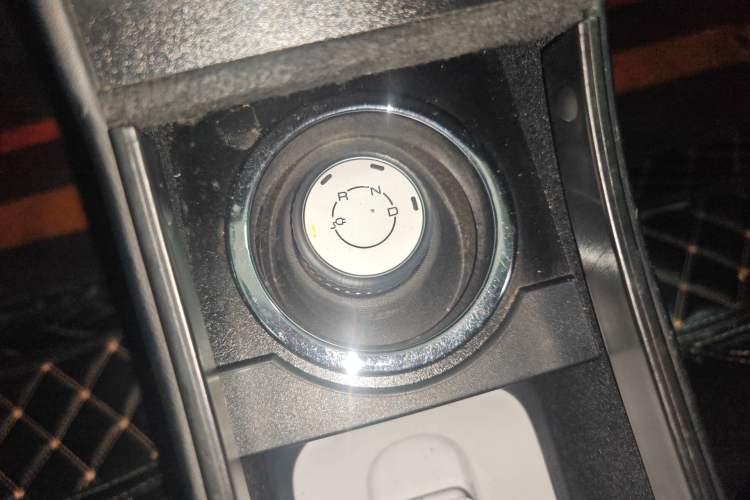 Used Wuling Hongguang MINIEV 2022 GAMEBOY 200km Gaming Edition with Lithium Iron Phosphate Gear Lever