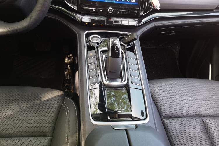 Used JMC Yuhu 9 2019 2.0T Automatic Gasoline Two-Wheel Drive Luxury Edition
