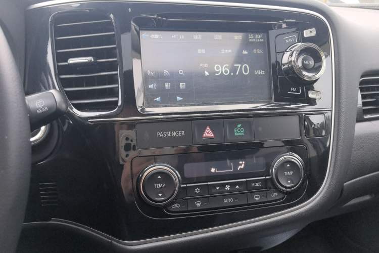 Used Mitsubishi Outlander 2013 2.4L 4x4 Luxury Navigation Edition 5 Seats