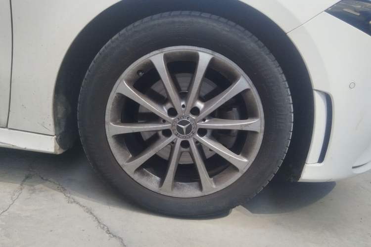 Used Mercedes-Benz A-Class 2020 A 200 L Sport Sedan Right Front Wheel Hub