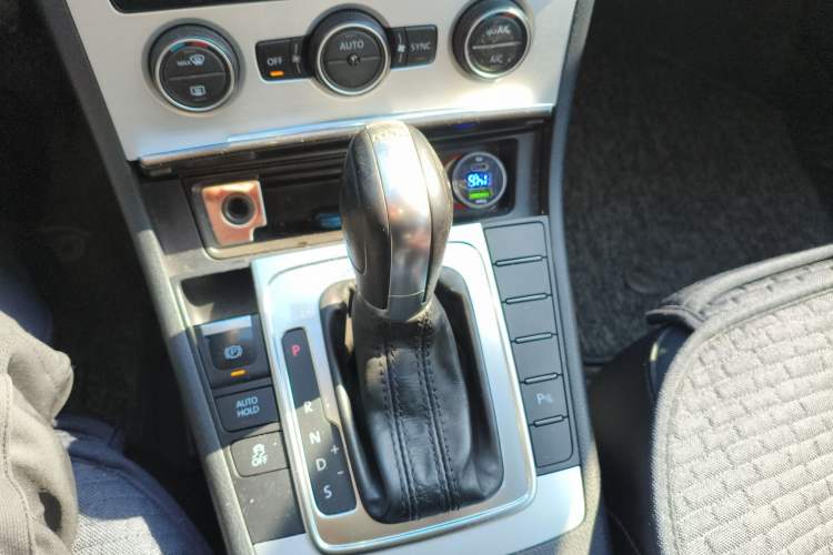 Used Volkswagen Magotan 2013 1.8TSI Premier Model Gear Lever