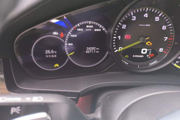 Used Porsche Cayenne E-Hybrid 2023 Cayenne E-Hybrid 2.0T Platinum Edition Odometer Close Up