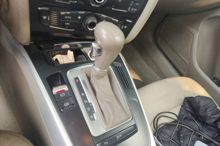 Used Audi A4L 2012 2.0 TFSI Automatic Technology Model Gear Lever