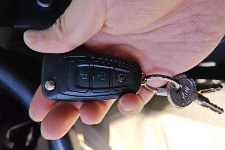 Used Ford Focus 2015 Hatchback 1.6L Automatic Fashion Edition Vehicle Key