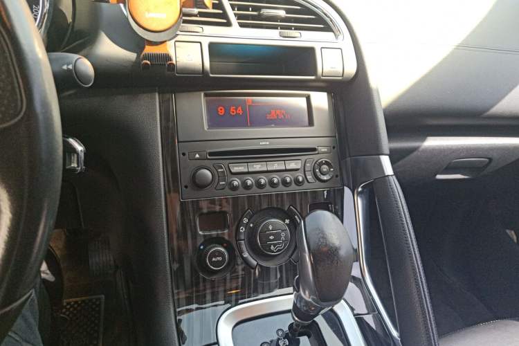 Used Peugeot 3008 2015 2.0L Automatic Trend Edition Audio And AC Panel
