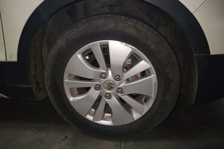 Used Suzuki S-Cross 2014 1.6L CVT Two-Wheel Drive Elite Version Right Front Wheel Hub