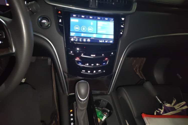 Used Cadillac XTS 2018 28T Elite Edition Audio And AC Panel