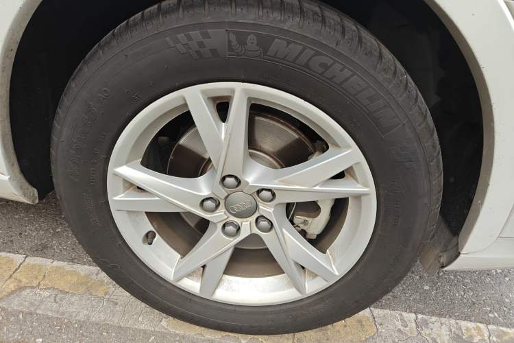 Used Audi Q3 2017 30 TFSI Fashion Model Right Front Wheel Hub