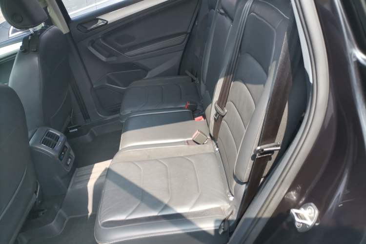 Used Volkswagen Tiguan L 2017 330TSI Automatic Two-Wheel Drive Luxury Edition Left Rear Seat