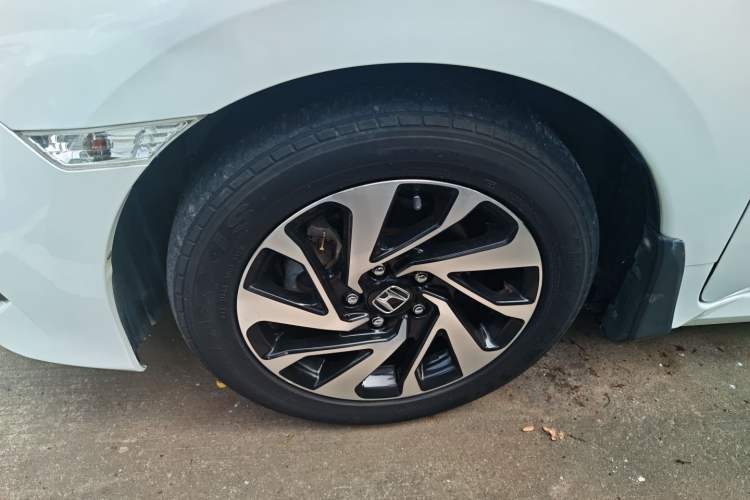 Used Honda Civic 2016 220TURBO CVT Luxury Edition Exterior 4