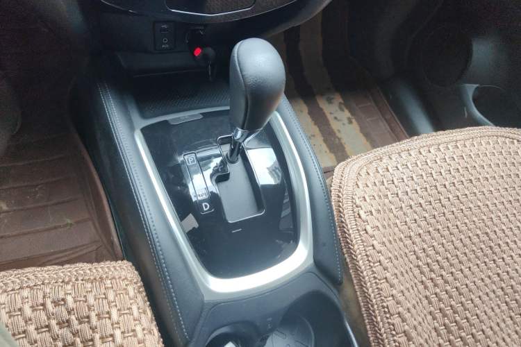 Used Nissan X-Trail 2015 2.0L CVT Comfort MAX Edition 2WD Gear Lever