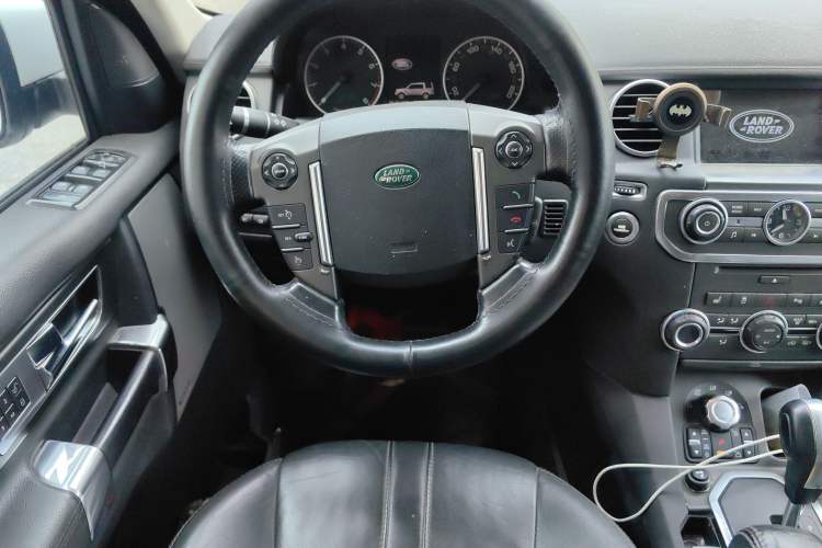 Used Land Rover Discovery 2010 5.0 V8 HSE Gasoline Model Steering Wheel