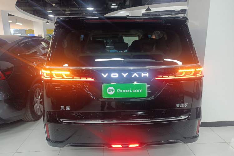 Used VOYAH Dream 2025 PHEV Four-Wheel Drive Prestige Kunpeng Edition
