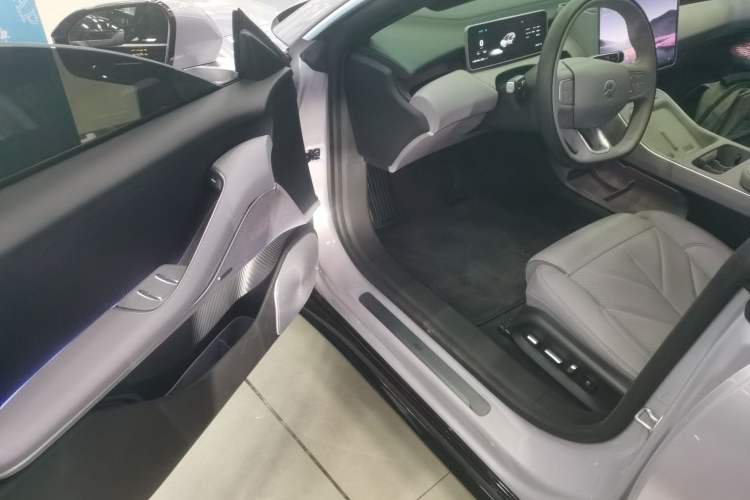 Used Nio ET5T 2025 75 kWh Touring Interior 3