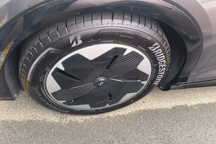 Used IM LS7 2023 90 kWh Elite Rear-Drive Version