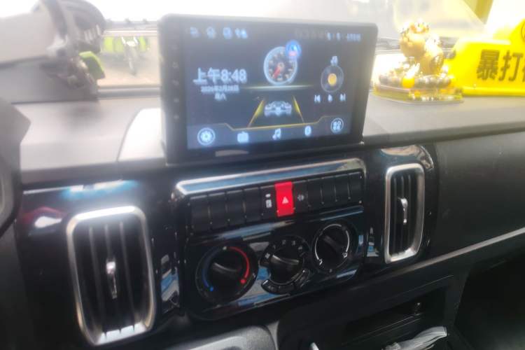 Used Iveco Daily 2023 2.5T A35M1 Multi-Purpose Passenger Vehicle Short Wheelbase Mid-Roof Design Single Tire Side-Sliding Door Automatic Transmission
