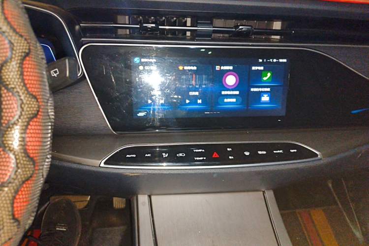 Used CHANGAN OSHAN X7 2020 1.5T Automatic Parking with Facial Recognition – Spacey & Carefree Edition Audio And AC Panel