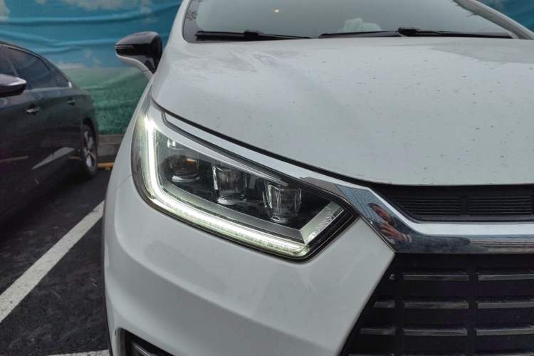 Used BYD Yuan New Energy 2019 EV535 Smart Connect Trendsetting Model Right Front Headlight