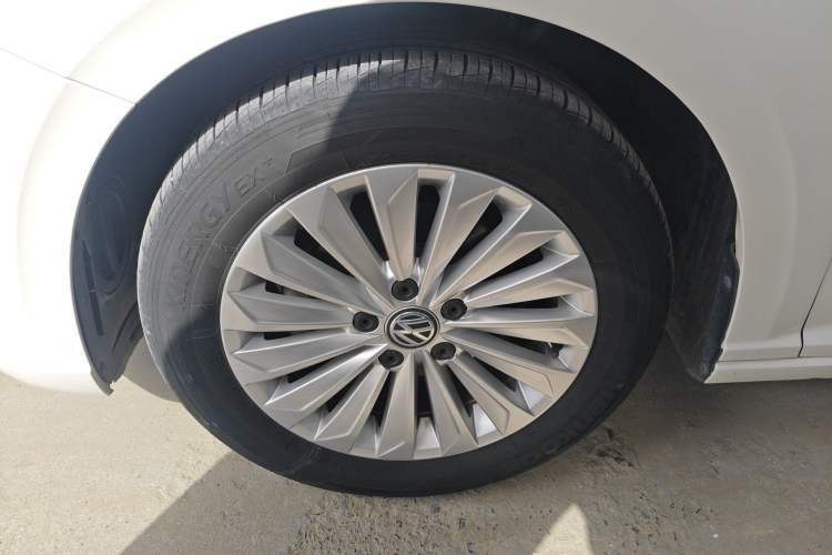 Used Volkswagen Lavida 2019 1.5L Manual Comfort Edition China VI Standard Exterior 4