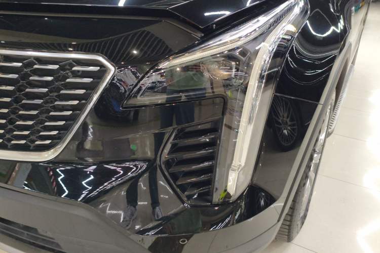 Used Cadillac XT4 2021 28T Two-Wheel Drive Leading Version Left Front Headlight