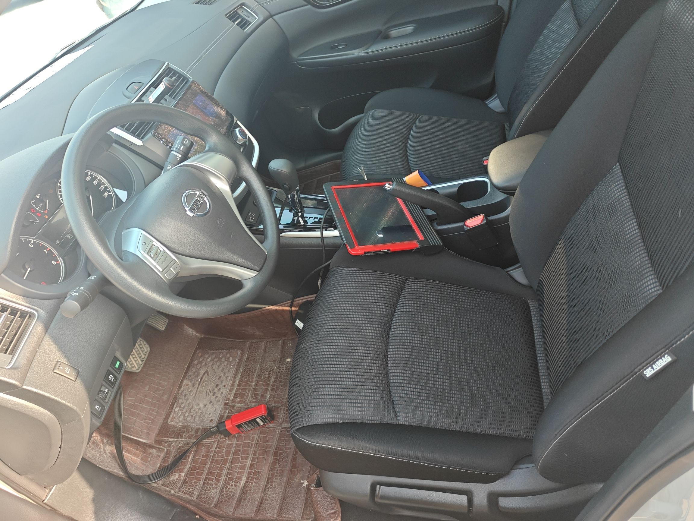 المقاعد الأمامية داخل السيارة