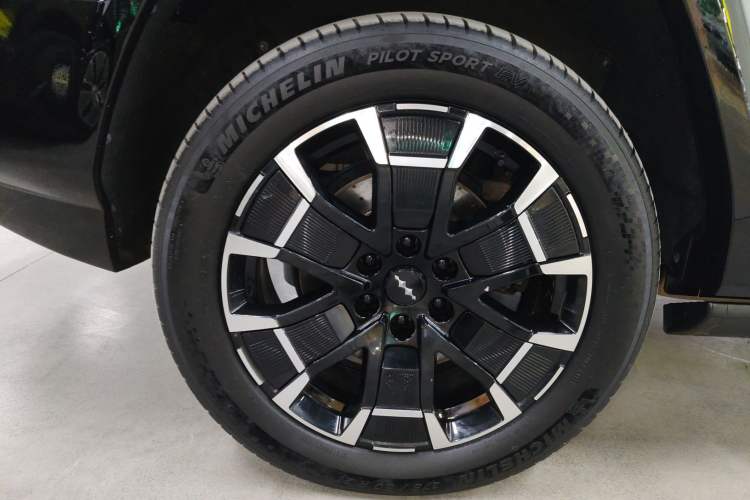 Used Formula Leopard Leopard 8 2025 Smart & Brave Flagship Edition 7 Seats