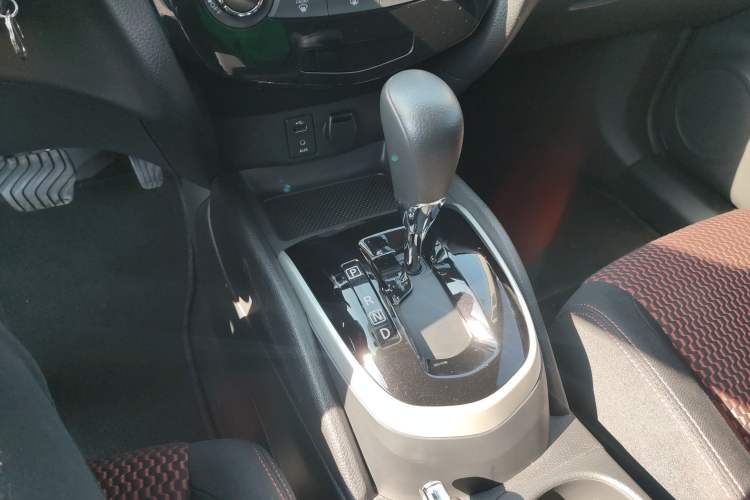 Used Nissan Qashqai 2016 2.0L CVT Elite Edition Gear Lever