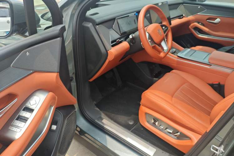 Used BYD Tang L 2025 DM 175KM Drone Player Edition Driver Seat