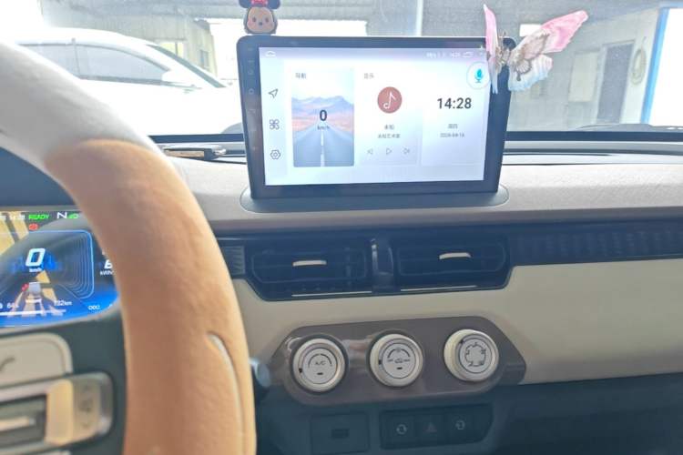 Used Chery QQ Ice Cream 2024 Edition Youth Version 205km Sundae Audio And AC Panel