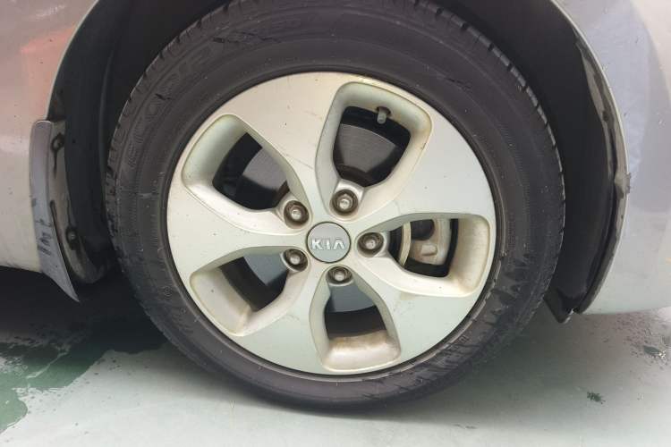 Used Kia Carens 2013 2.0L 7-Seater Automatic Standard Version China IV Standard