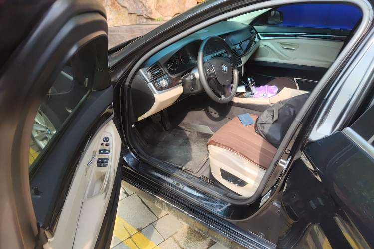 Used BMW 5 Series 2013 525Li Luxury Model
