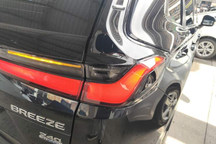 Used Honda Breeze 2023 240TURBO Two-Wheel-Drive Luxury Edition 5 Seats
