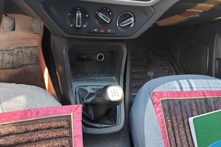 Used Wuling Hongguang 2018 1.5L S Comfort Model L2B Gear Lever