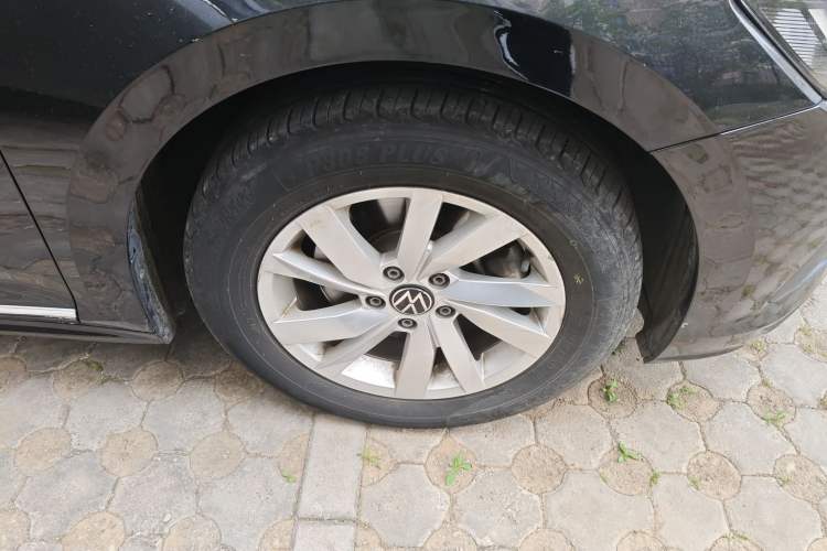 Used Volkswagen Passat 2022 280TSI Business Edition Right Front Wheel Hub