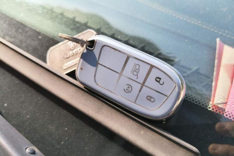 Used Jeep Cherokee 2016 2.4L Leading Smart Version
