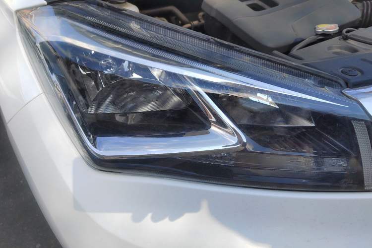 Used CHANGAN CS15 2016 1.5L Automatic Luxury Edition Right Front Headlight